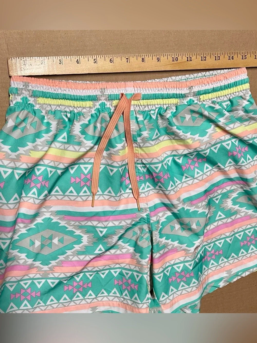 Chubbies Aztec Print Stretch Swim Trunks Men's Size XL 5.5 Inseam Beach Summer